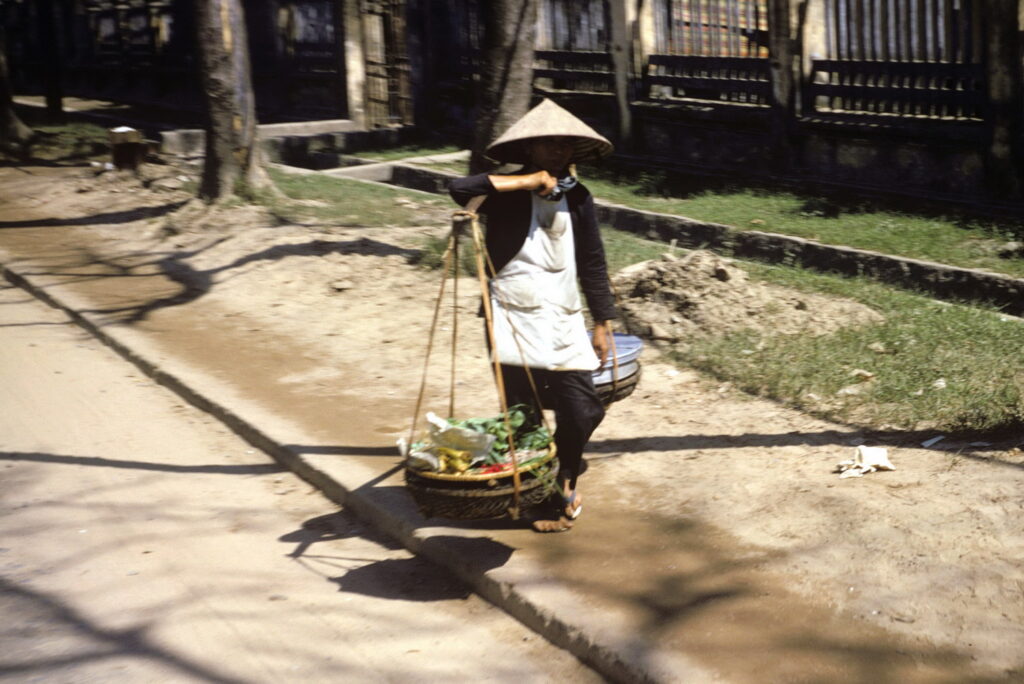 Дананг в истории 1965-1967 годах: редкие фотографии города до войны 18 da nang 1966 1967 ron holder 06 1024x684 1